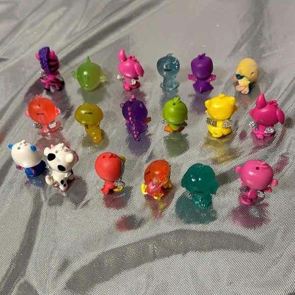 Hatchimals Colleggtibles Mini Figures Toys Spin Master Lot of 18 - Picture 3 of 3